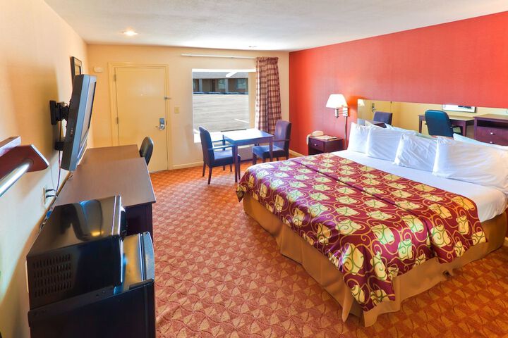 Room 13 of 25