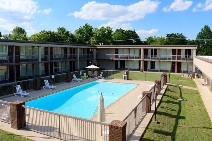 RIVER ROCK INN