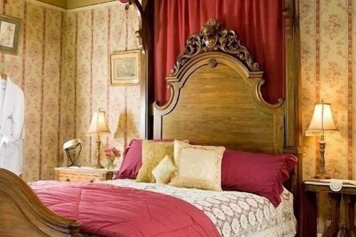 Garth Woodside Mansion B & B
