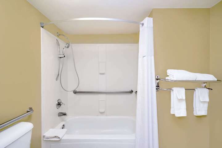 Room 9 of 15