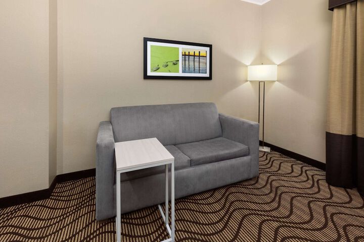 Room 22 of 40