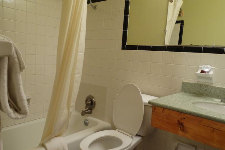Room 18 of 28