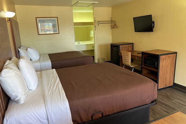 Room 9 of 19