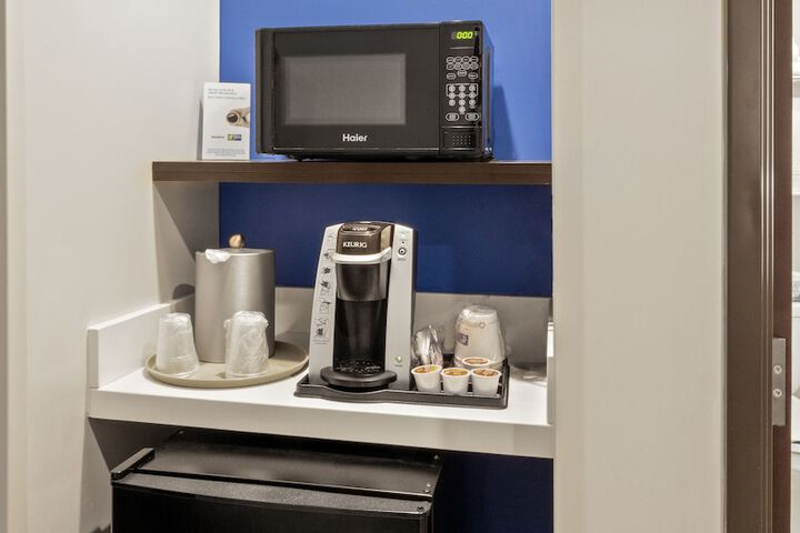 Holiday Inn Express and Suites Newton by IHG
