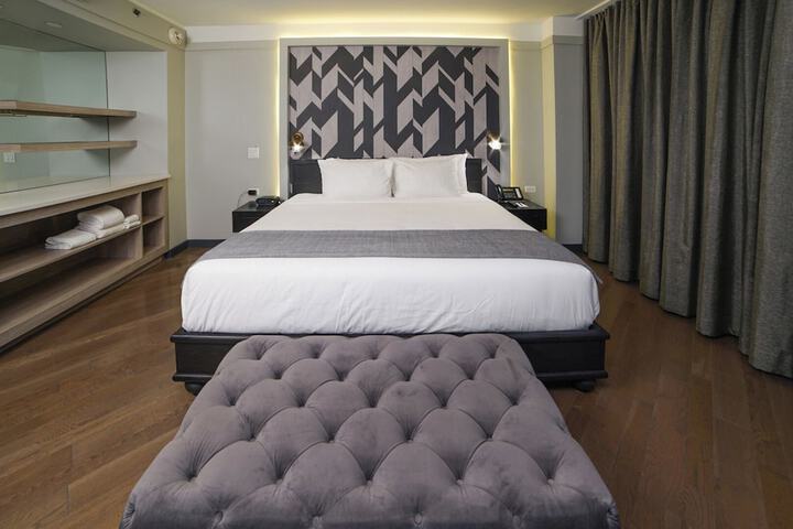 Room 25 of 40