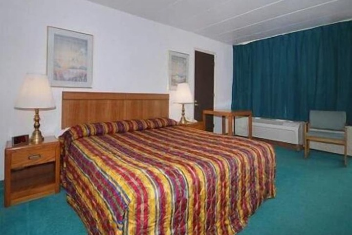 Room 9 of 24