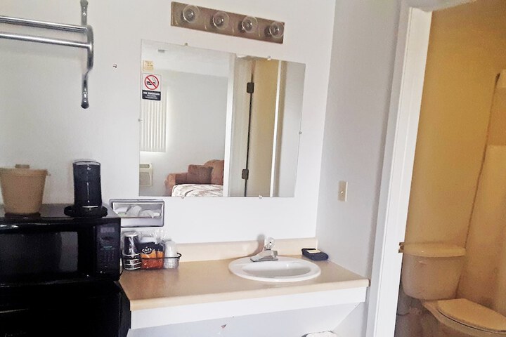 Room 25 of 28