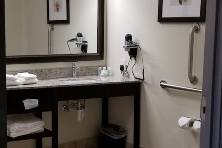 Room 17 of 38