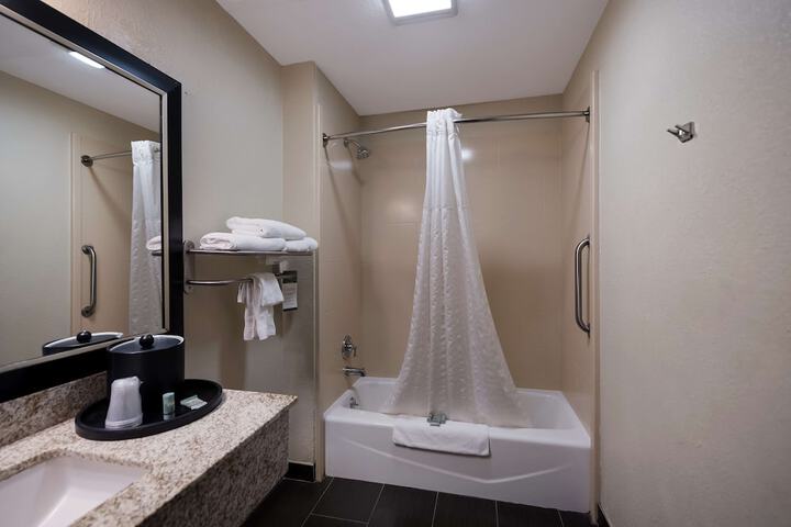 Room 20 of 28