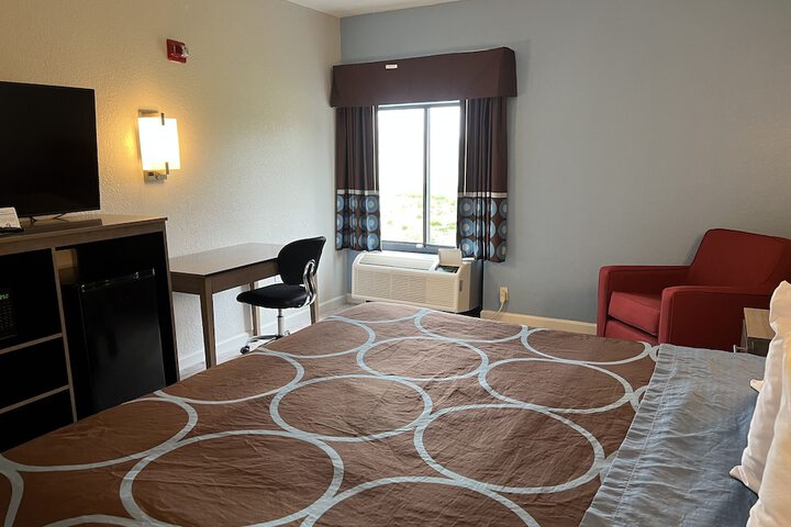Room 9 of 30