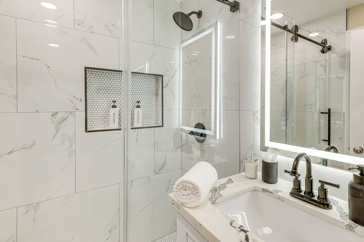 Mtn-view Gem w / Private Yard: Luxe Beaumont Home