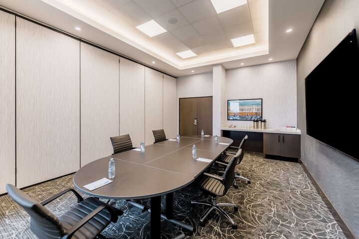 Hyatt House Winnipeg-South / Outlet Collection
