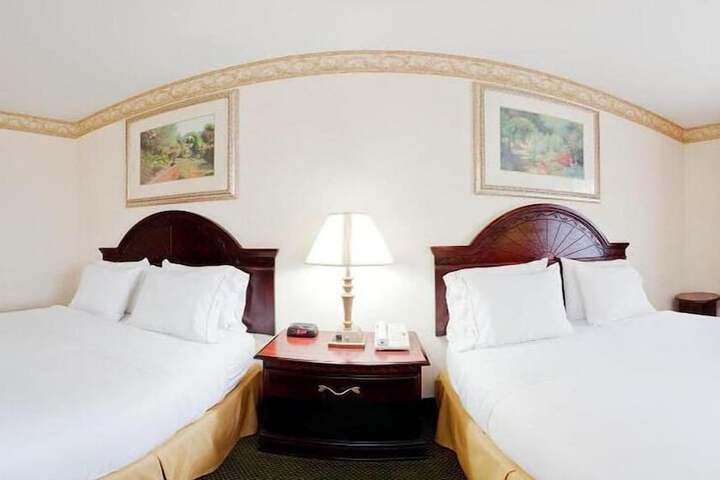 Room 32 of 51