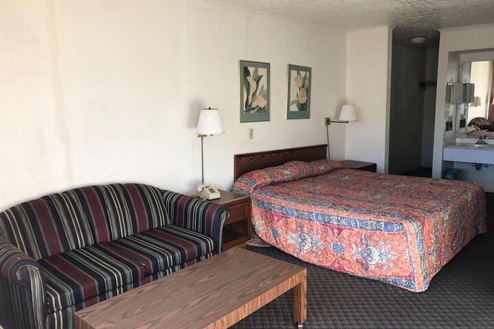 Room 8 of 25