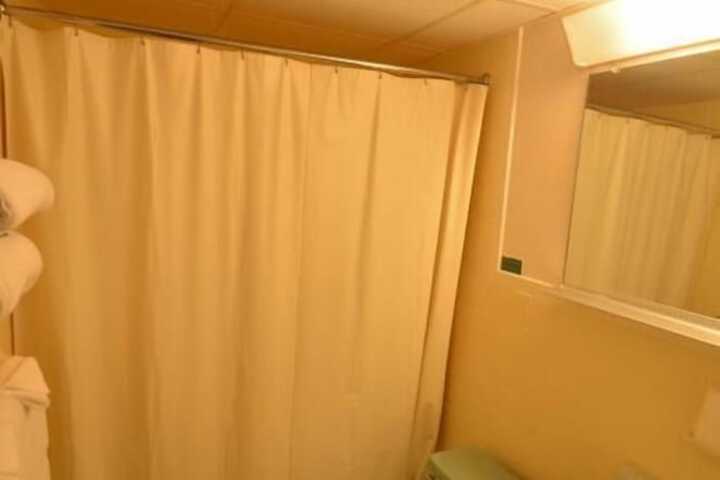 Room 27 of 33