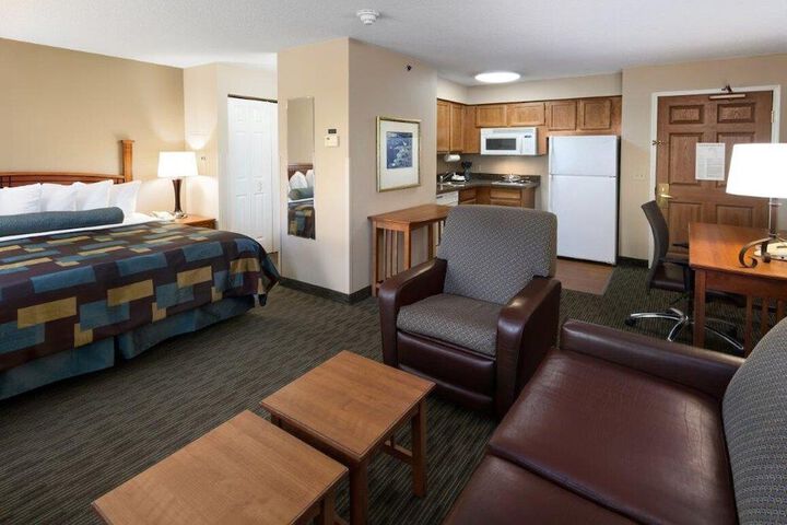 Room 13 of 40
