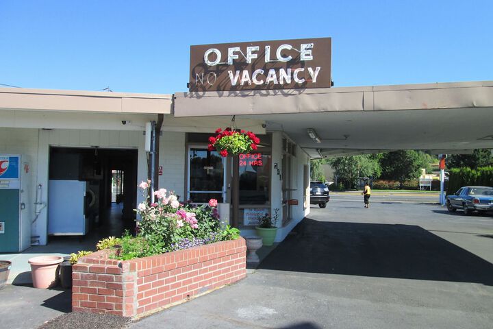 Town House Motel Inc