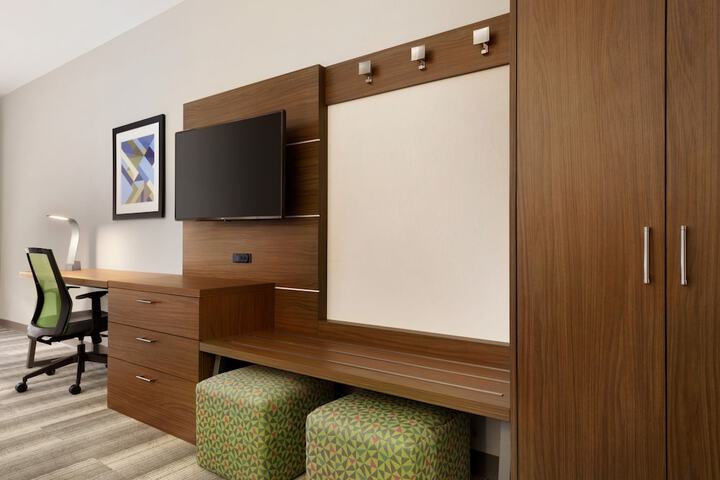 Room 8 of 27
