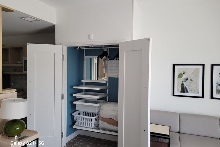 Room 9 of 33