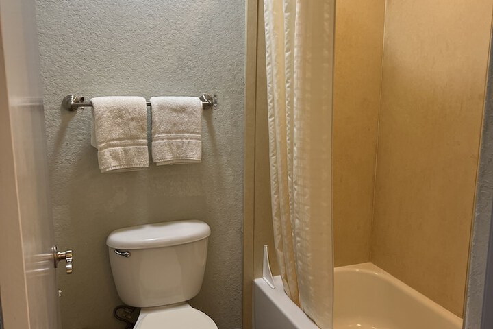 Room 28 of 32