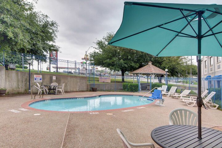 Pool 6 of 28