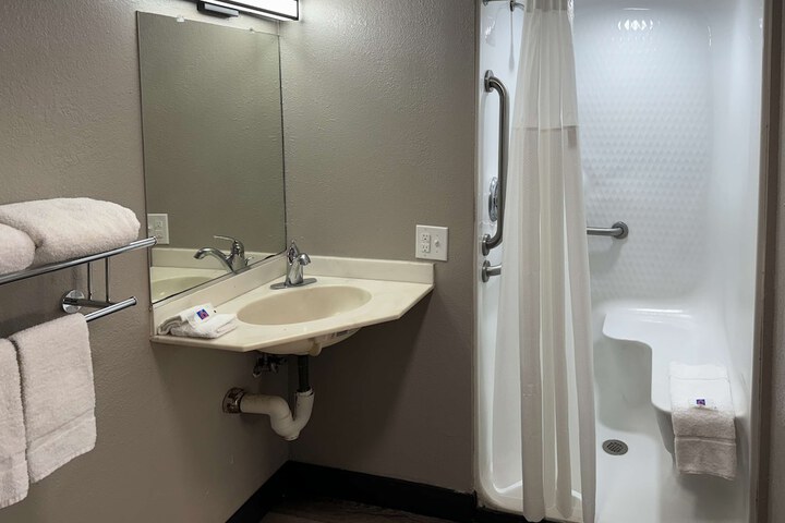 Room 32 of 34