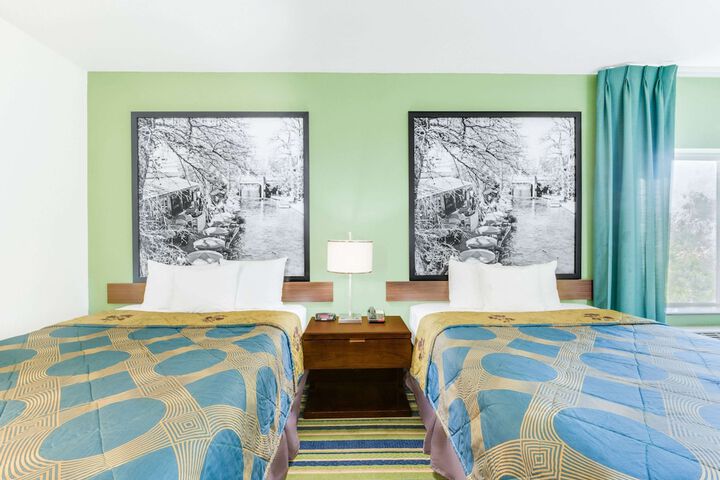 Room 12 of 19
