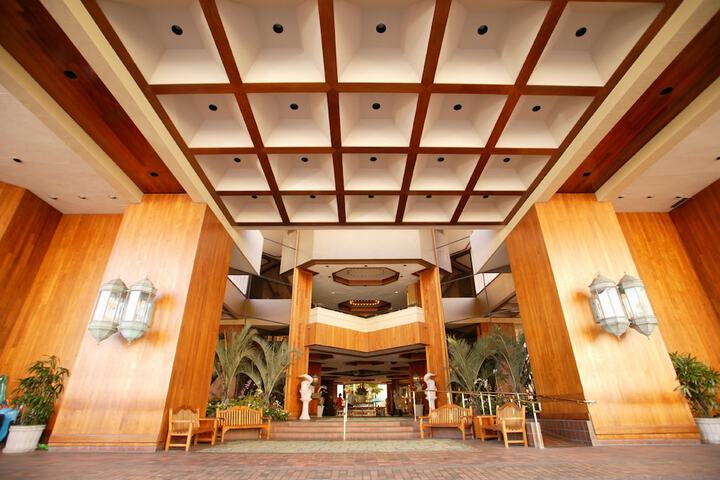 Hyatt Regency Waikiki Beach Resort & Spa