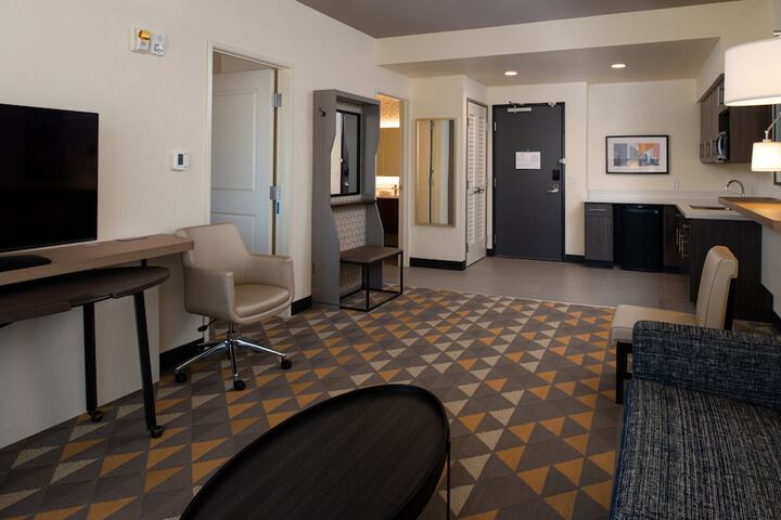 Room 23 of 66