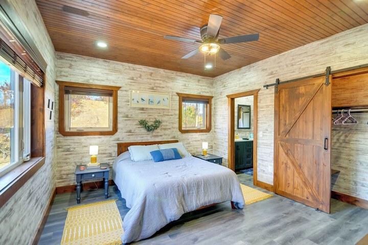 Hike & Climb: Pet-friendly Red River Gorge Cabin!
