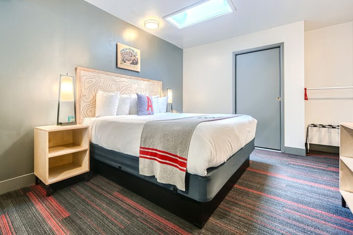 Room 115 of 137