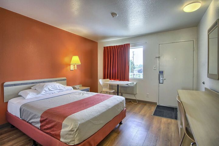 Room 9 of 14