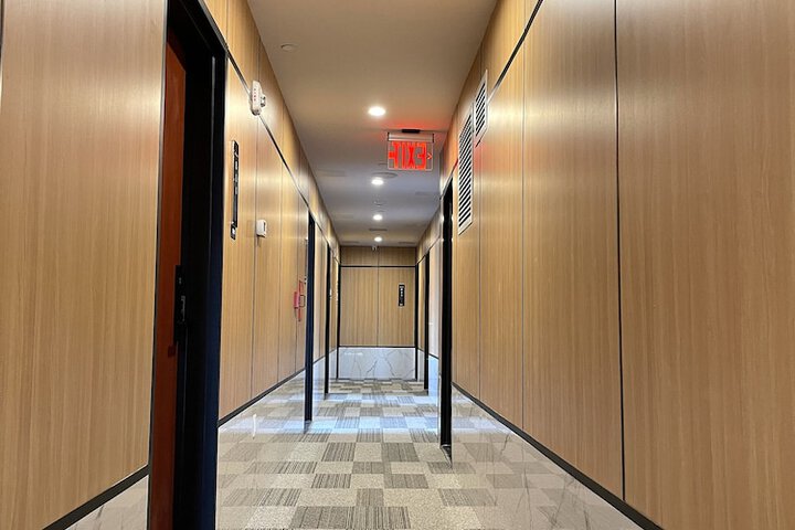 Ballroom/Hall 22 of 27