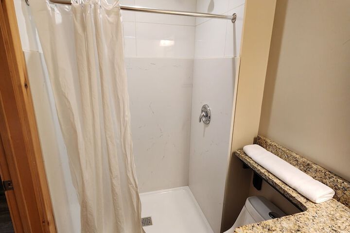 Room 172 of 191
