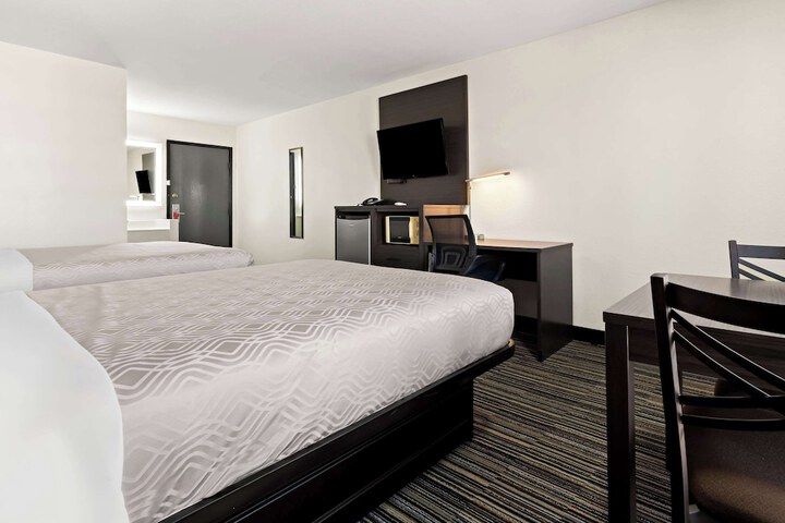Room 19 of 34