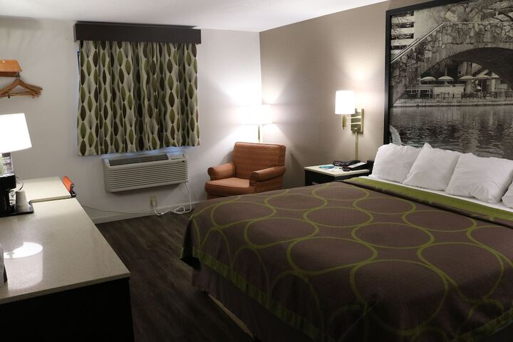Room 20 of 28