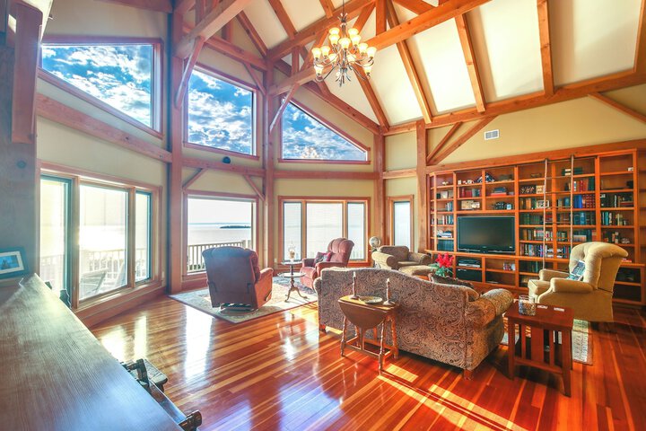 Lake View Champlain Home w / Hot Tub & Sauna!