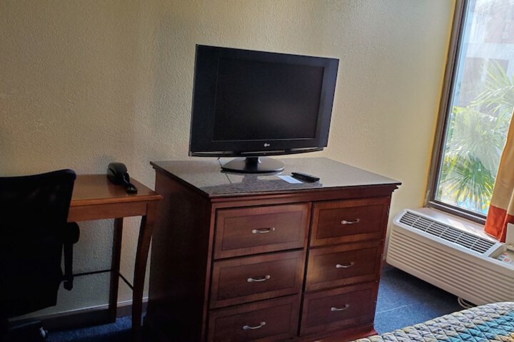 Room 26 of 34