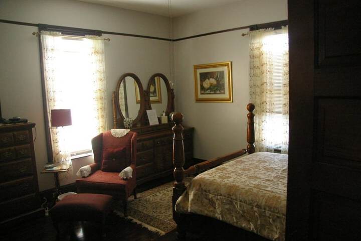 Room 8 of 8