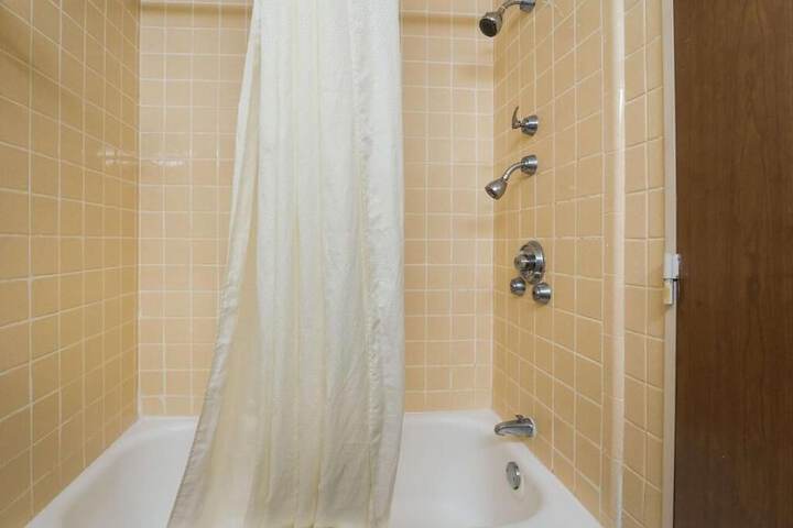 Perry Inn & Suites National Fairground I 75