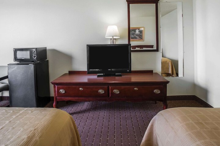 Room 11 of 18