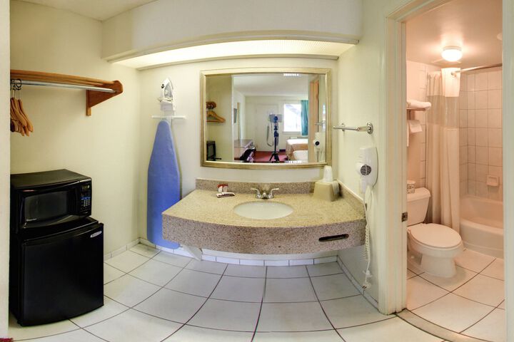 Room 13 of 22