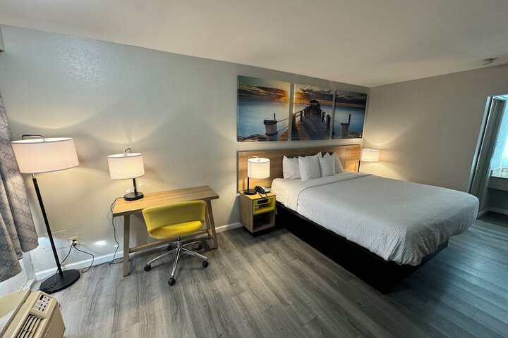 Room 17 of 25