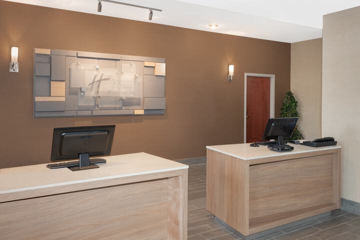 Holiday Inn Express Hotel & Suites Dayton West - Brookville by IHG
