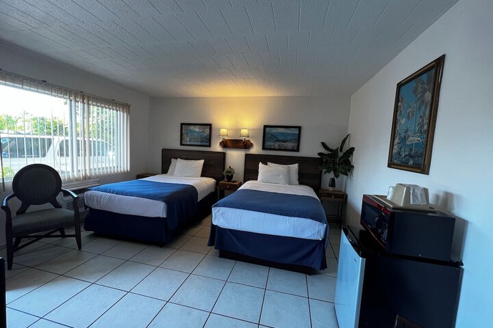Room 7 of 16