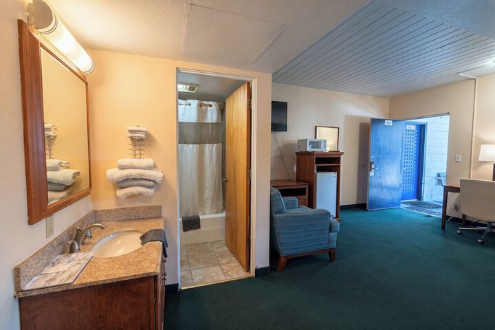 Travelers Inn by OYO Longview Kelso