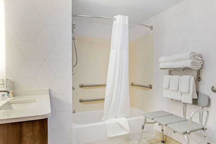 Room 18 of 28