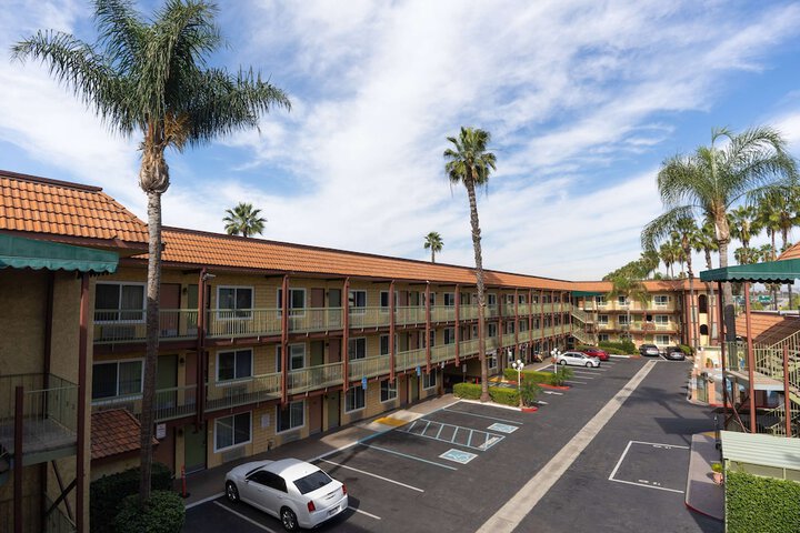 Hotel 5 of 25