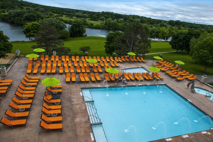 Sundeck 76 of 110