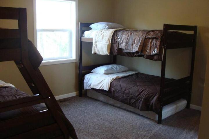 Beulah Land Guest House w / King Bed & Jacuzzi Tub